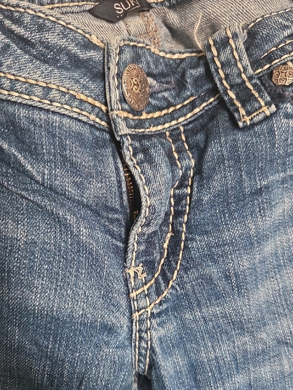 Suki Silver Low Straight Leg Jeans 29W 32L Embellished Front Pocket